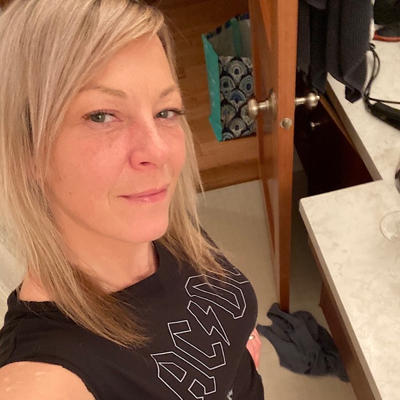 Meet your Posher, Carlee - Picture 1 of 1